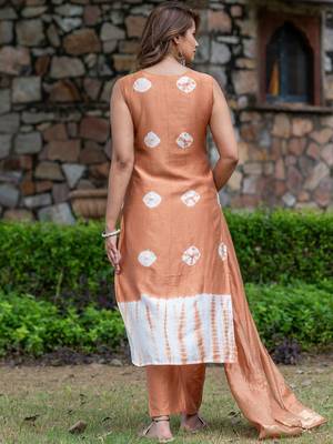 Bandhani Dyed V-Neck Pure Silk Straight Kurta With Trousers & Dupatta 4
