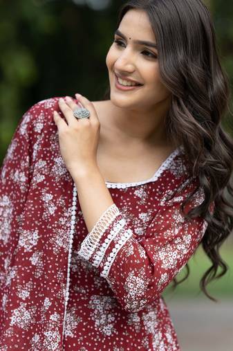 Women Floral Printed Empire Gotta Patti Kurta with Trousers & With Dupatta