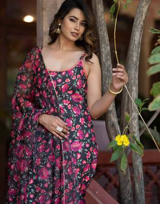 Floral Printed Empire Flared Anarkali Kurta With Trousers & Dupatta 5