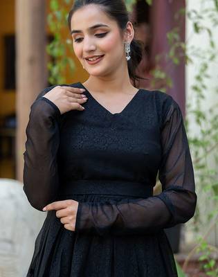 Paisley Woven Design V-Neck Tiered Georgette Anarkali Kurta with Palazzo and Belt 2