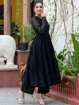 Paisley Woven Design V-Neck Tiered Georgette Anarkali Kurta with Palazzo and Belt 3