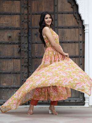 Women Floral Printed Empire Sequinned Kurta with Trousers & With Dupatta 5