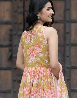 Women Floral Printed Empire Sequinned Kurta with Trousers & With Dupatta 6