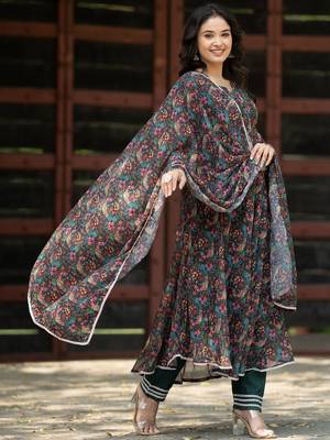 Women Floral Printed Empire Gotta Patti Kurta with Trousers & With Dupatta 3