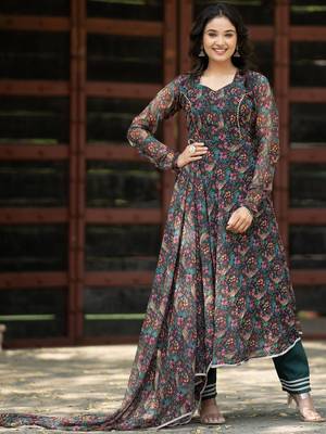 Women Floral Printed Empire Gotta Patti Kurta with Trousers & With Dupatta 5