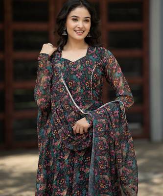 Women Floral Printed Empire Gotta Patti Kurta with Trousers & With Dupatta 7
