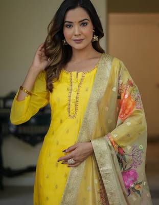 Floral Woven Design Regular Thread Work Straight Kurta With Trousers & Dupatta 2