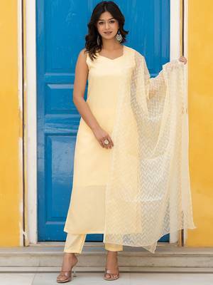 Sweetheart Neck Regular Thread Work Pure Silk Kurta With Trousers & Dupatta 1