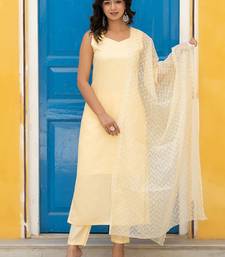 Sweetheart Neck Regular Thread Work Pure Silk Kurta With Trousers & Dupatta