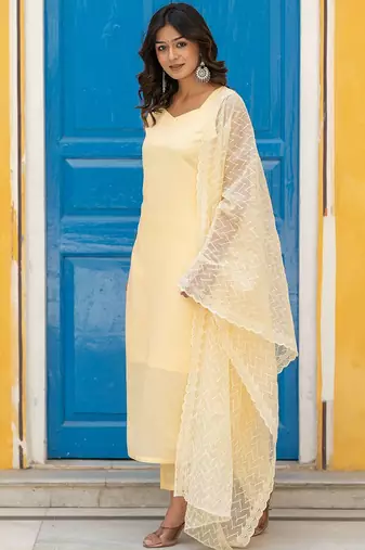 Sweetheart Neck Regular Thread Work Pure Silk Kurta With Trousers & Dupatta
