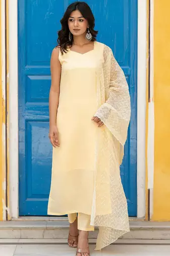 Sweetheart Neck Regular Thread Work Pure Silk Kurta With Trousers & Dupatta