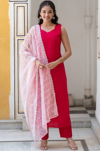 Sweetheart Neck Regular Thread Work Pure Silk Kurta With Trousers & Dupatta
