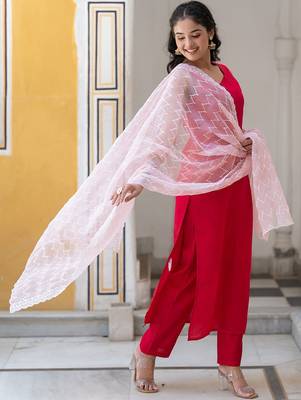 Sweetheart Neck Regular Thread Work Pure Silk Kurta With Trousers & Dupatta 3