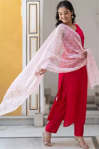 Sweetheart Neck Regular Thread Work Pure Silk Kurta With Trousers & Dupatta