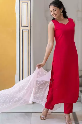 Sweetheart Neck Regular Thread Work Pure Silk Kurta With Trousers & Dupatta