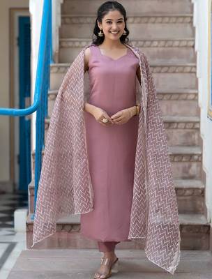 Sweetheart Neck Regular Thread Work Pure Silk Kurta With Trousers & Dupatta 1
