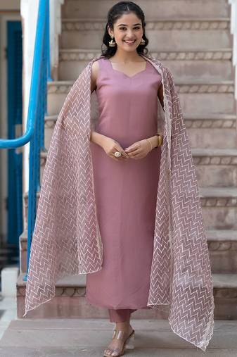 Sweetheart Neck Regular Thread Work Pure Silk Kurta With Trousers & Dupatta