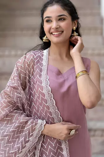 Sweetheart Neck Regular Thread Work Pure Silk Kurta With Trousers & Dupatta