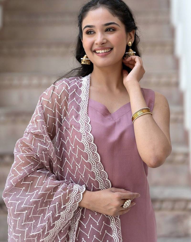 Sweetheart Neck Regular Thread Work Pure Silk Kurta With Trousers & Dupatta