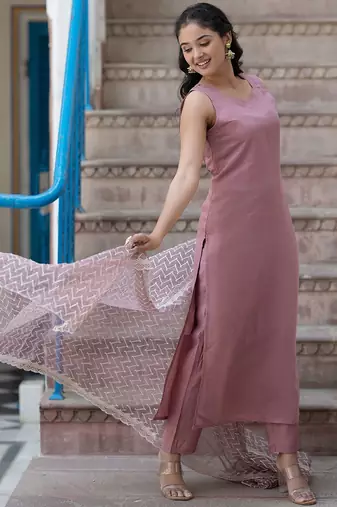 Sweetheart Neck Regular Thread Work Pure Silk Kurta With Trousers & Dupatta