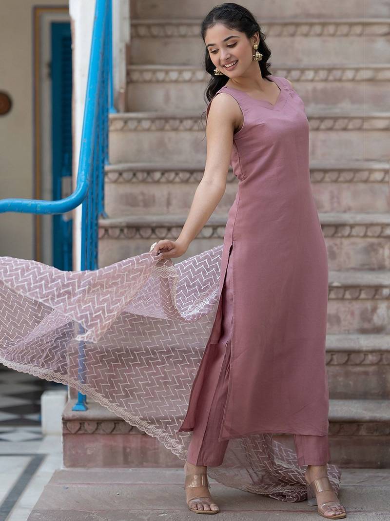 Sweetheart Neck Regular Thread Work Pure Silk Kurta With Trousers & Dupatta