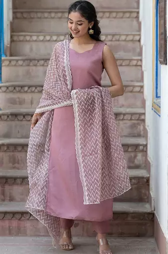 Sweetheart Neck Regular Thread Work Pure Silk Kurta With Trousers & Dupatta