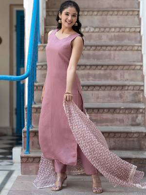 Sweetheart Neck Regular Thread Work Pure Silk Kurta With Trousers & Dupatta 6