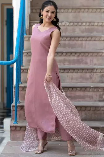 Sweetheart Neck Regular Thread Work Pure Silk Kurta With Trousers & Dupatta