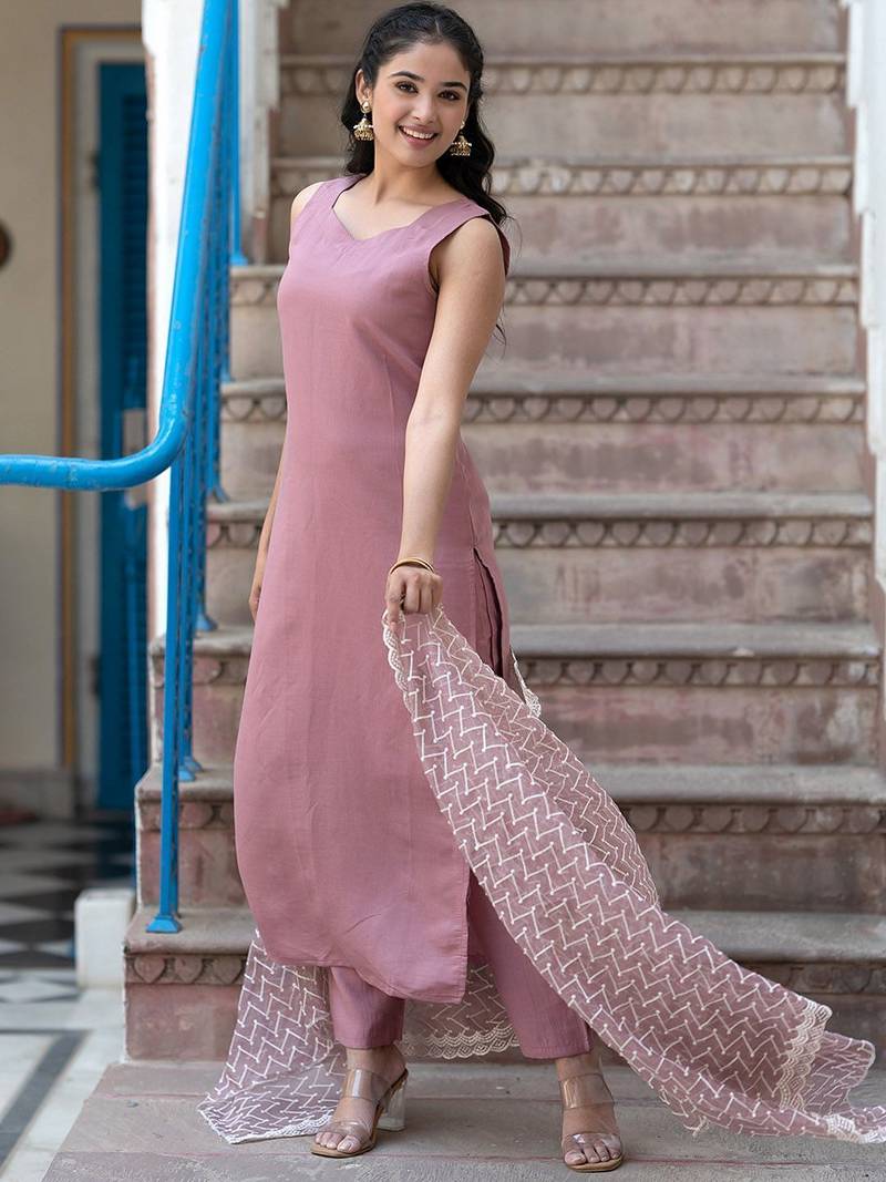 Sweetheart Neck Regular Thread Work Pure Silk Kurta With Trousers & Dupatta