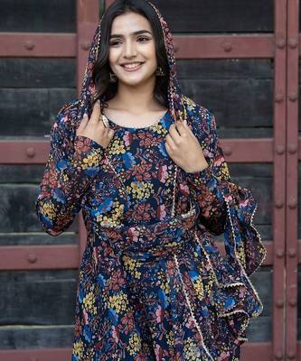 Floral Printed Round Neck Long Sleeves Gotta Patti Kurta with Trousers & Dupatta 2