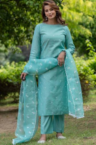 Women Ethnic Motifs Embroidered Regular Thread Work Chanderi Silk Kurta with Trousers & With Dupatta
