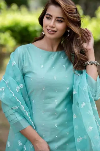 Women Ethnic Motifs Embroidered Regular Thread Work Chanderi Silk Kurta with Trousers & With Dupatta