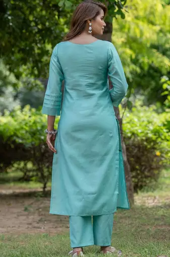 Women Ethnic Motifs Embroidered Regular Thread Work Chanderi Silk Kurta with Trousers & With Dupatta