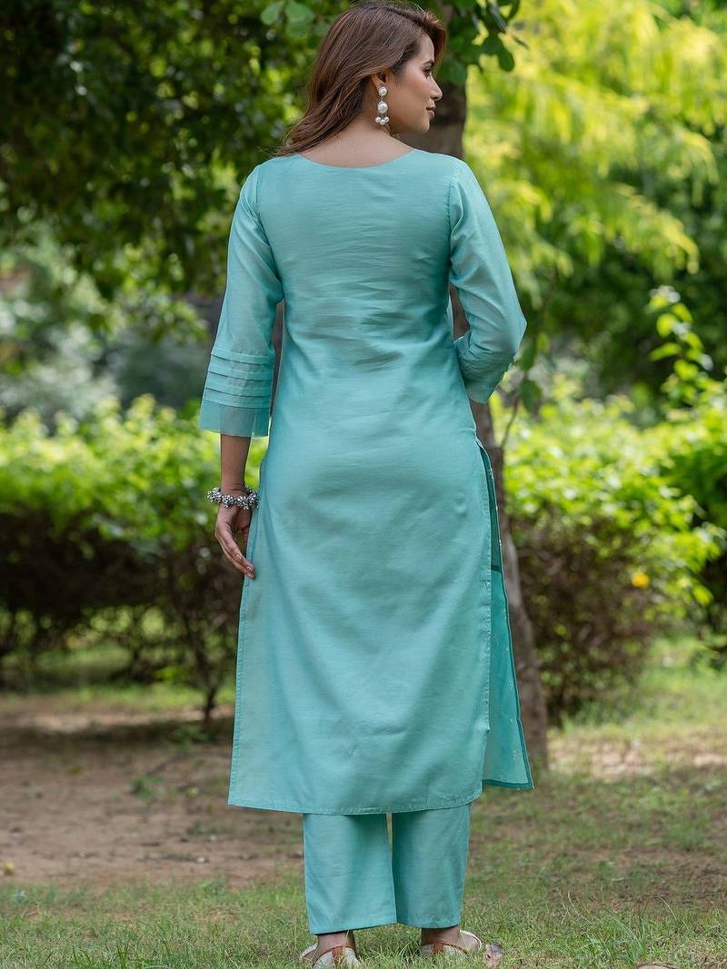 Women Ethnic Motifs Embroidered Regular Thread Work Chanderi Silk Kurta with Trousers & With Dupatta