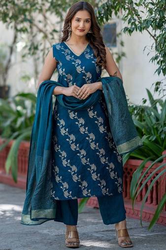 Women Floral Printed Regular Pure Silk Kurta with Trousers & With Dupatta