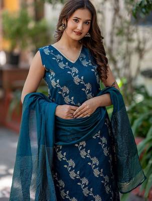 Women Floral Printed Regular Pure Silk Kurta with Trousers & With Dupatta 2