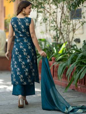 Women Floral Printed Regular Pure Silk Kurta with Trousers & With Dupatta 4