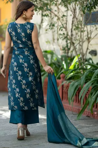 Women Floral Printed Regular Pure Silk Kurta with Trousers & With Dupatta