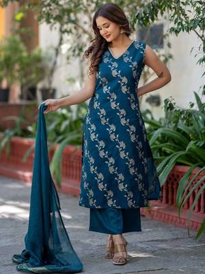 Women Floral Printed Regular Pure Silk Kurta with Trousers & With Dupatta 5