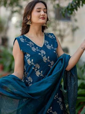 Women Floral Printed Regular Pure Silk Kurta with Trousers & With Dupatta 6