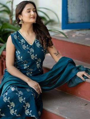 Women Floral Printed Regular Pure Silk Kurta with Trousers & With Dupatta 7