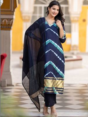 Women Dyed Regular Pure Silk Kurta with Trousers & With Dupatta 1