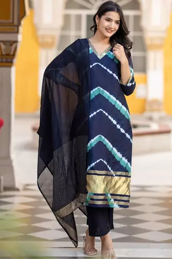 Women Dyed Regular Pure Silk Kurta with Trousers & With Dupatta