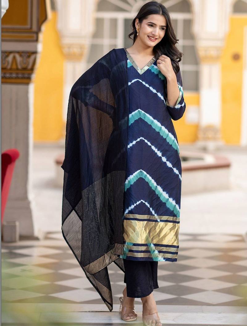 Women Dyed Regular Pure Silk Kurta with Trousers & With Dupatta