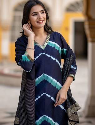 Women Dyed Regular Pure Silk Kurta with Trousers & With Dupatta 2