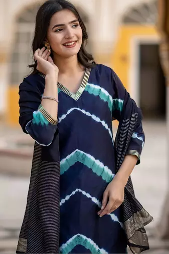 Women Dyed Regular Pure Silk Kurta with Trousers & With Dupatta