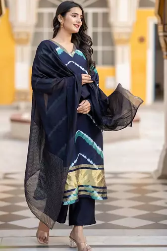 Women Dyed Regular Pure Silk Kurta with Trousers & With Dupatta