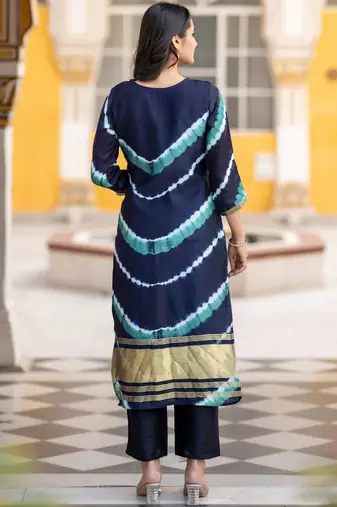 Women Dyed Regular Pure Silk Kurta with Trousers & With Dupatta