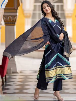 Women Dyed Regular Pure Silk Kurta with Trousers & With Dupatta 6