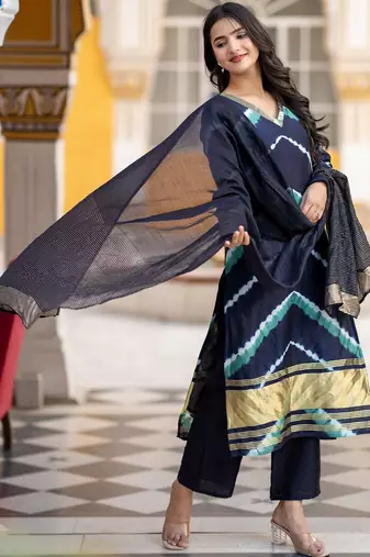 Women Dyed Regular Pure Silk Kurta with Trousers & With Dupatta